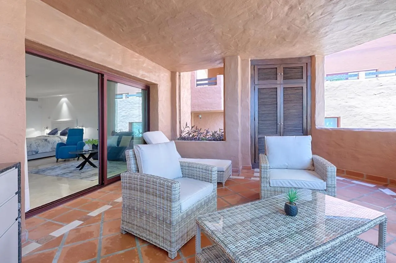 Studio Private Wing Estepona 5*,